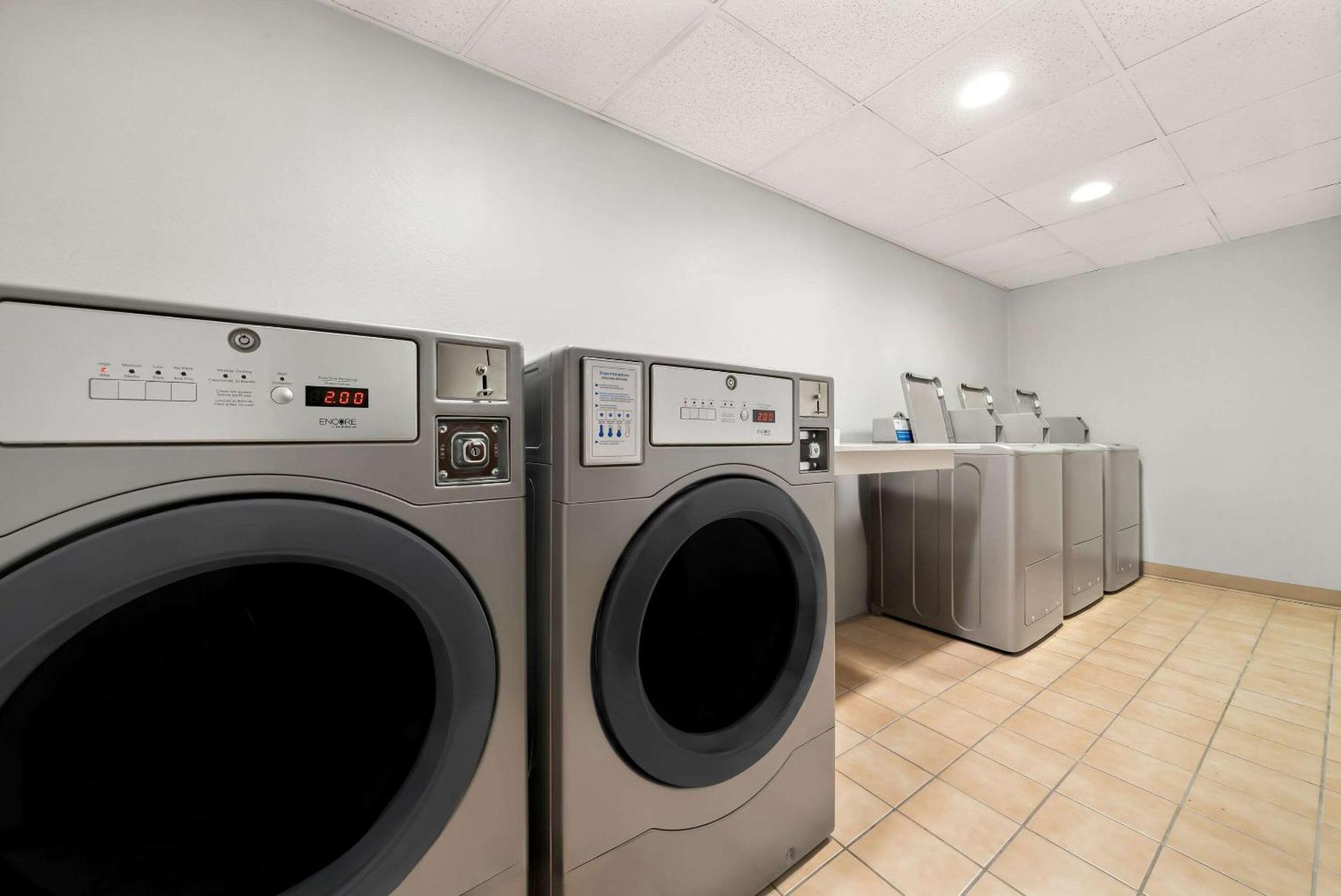 Suburban Studios, Kearney Extérieur photo