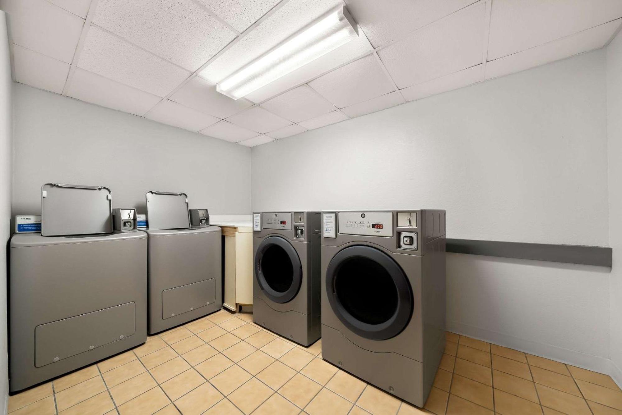 Suburban Studios, Kearney Extérieur photo